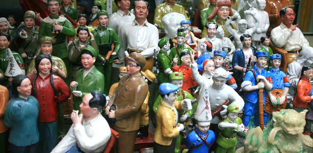 Cat Street vendors selling vintage Hong Kong collectibles